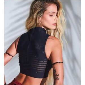 Koral UNAMI MAURI N MOCK NECK CROP TOP Sz S